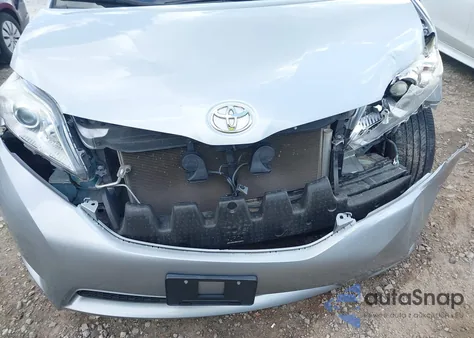 2015 Toyota Sienna Xle 8 Passenger z USA, uszkodzony, nr VIN 5TDYK3DC7FS659864